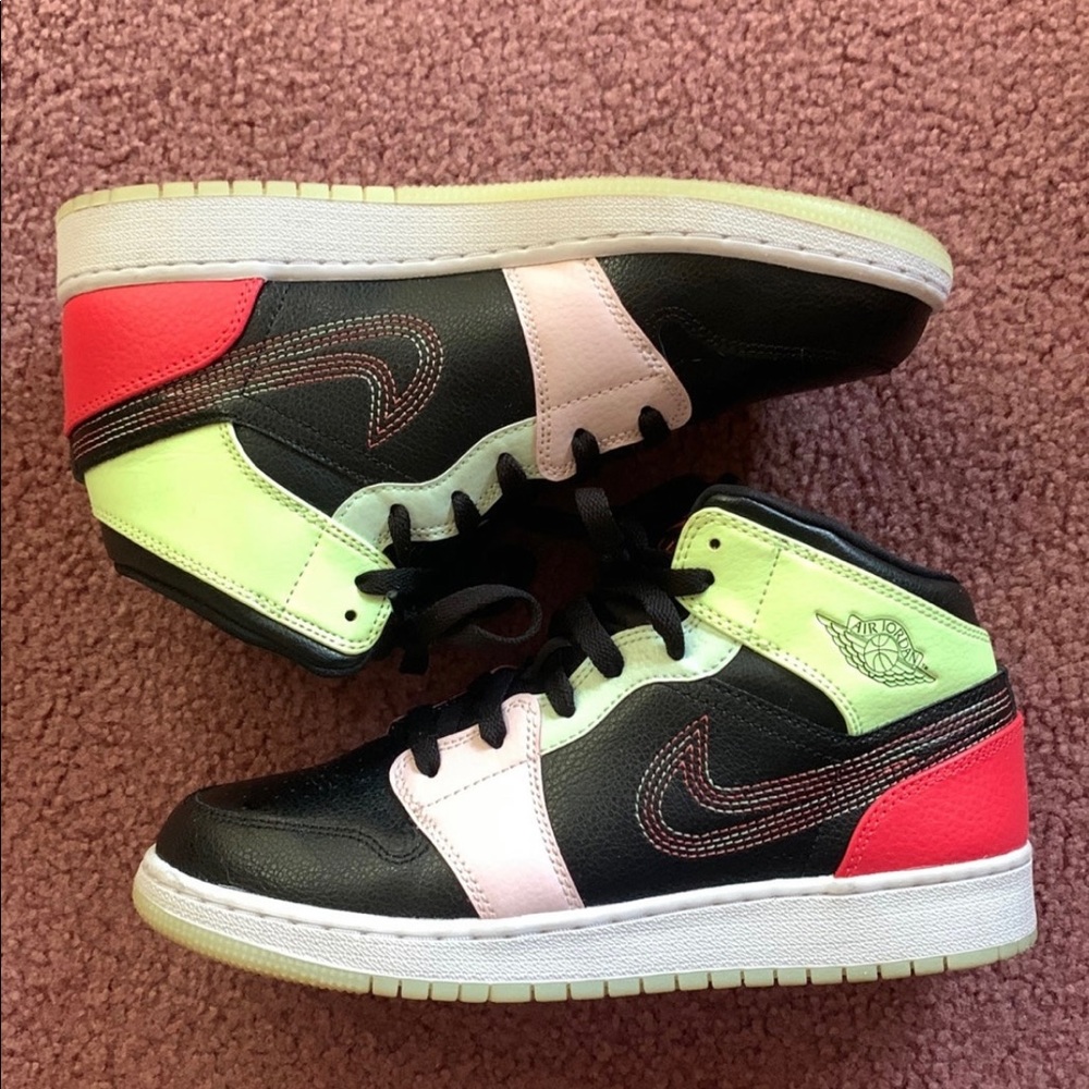 🛑SOLD🛑 Air Jordan 1 Mid 'Glow In The Dark'